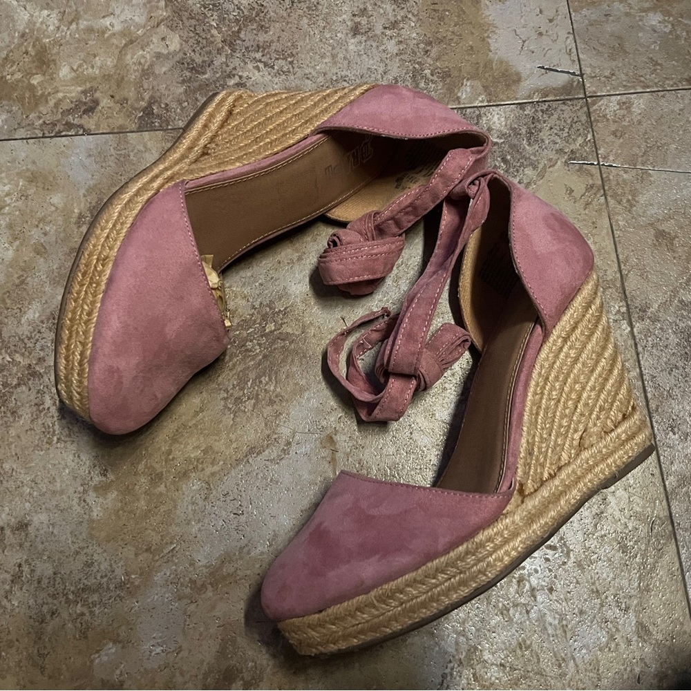 ⭐️ Pink Espadrille Wedge Sandals - Picture 3 of 5